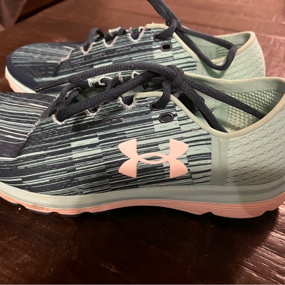 Women’s Under Armour size 9 - Picture 1 of 7